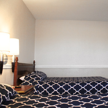double-room-available-hotel-near-me-in-rockford | Alpine ...