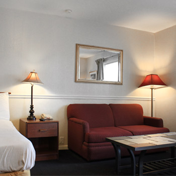 king-suite-available-hotel-near-me-in-rockford | Alpine Inn Hotel in Rockford IL